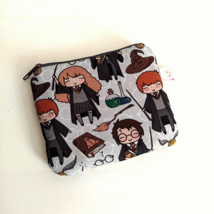 Porta Absorventes Harry Potter com fundo Bege