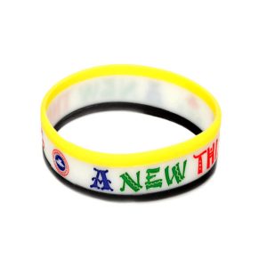 Pulseira de silicone larga com listras