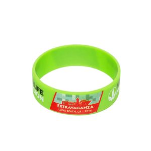 Pulseira de silicone larga com impressão em silkscreen