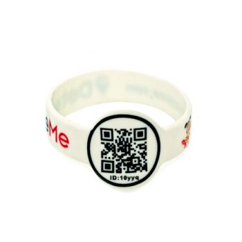 Pulseira de silicone com brasão circular e QR-Code