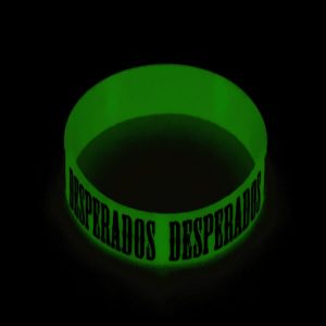 Pulseira de silicone que brilha no escuro com mensagem em silkscreen (glow-in-dark)