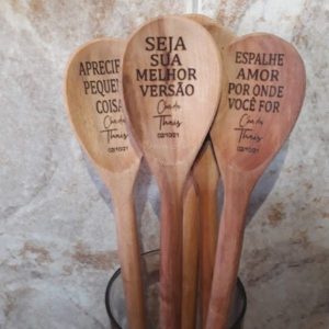 Colher de pau personalizada 